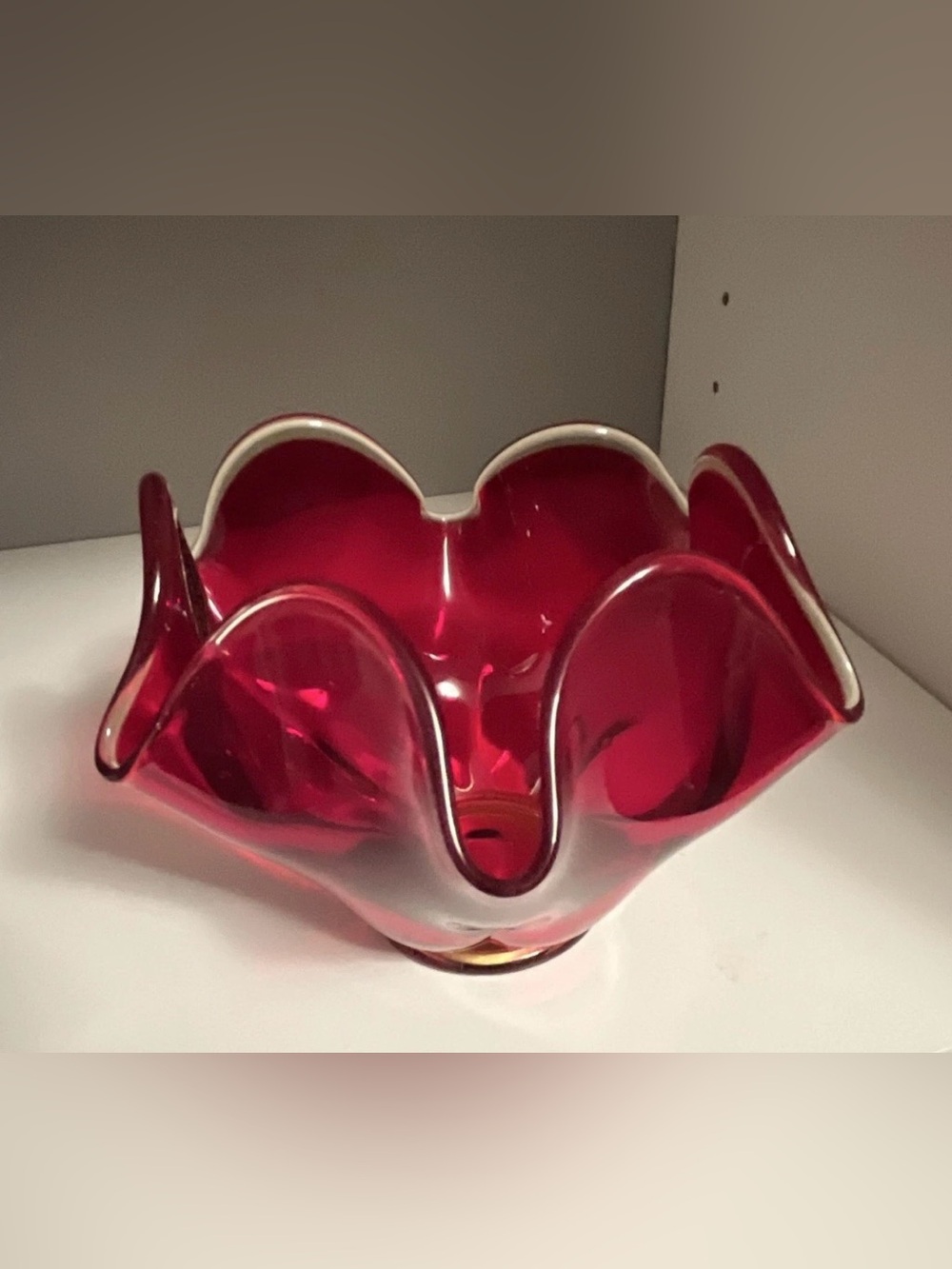 LE SMITH Vintage Red Glass Tulip Decorative Bowl - Picture 1 of 5